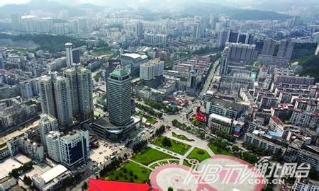 湖北十堰馮先生加盟歐耐克！于2014年8月中旬十堰的馮先生與初次聯(lián)系，表達想代理一個防水品牌。隨后歐耐克公司的業(yè)務(wù)員與馮先生進行了幾次深入溝通，取得了良好的成果。在9月初，馮先生受歐耐克公司邀請，前來考察，在公司廖經(jīng)理的陪同下，參觀了生產(chǎn)車間，并詳細了解了防水涂料產(chǎn)品的使用過程和一些工程的防水解決方案，并于當天下午正式簽訂歐耐克防水十堰總代理合同